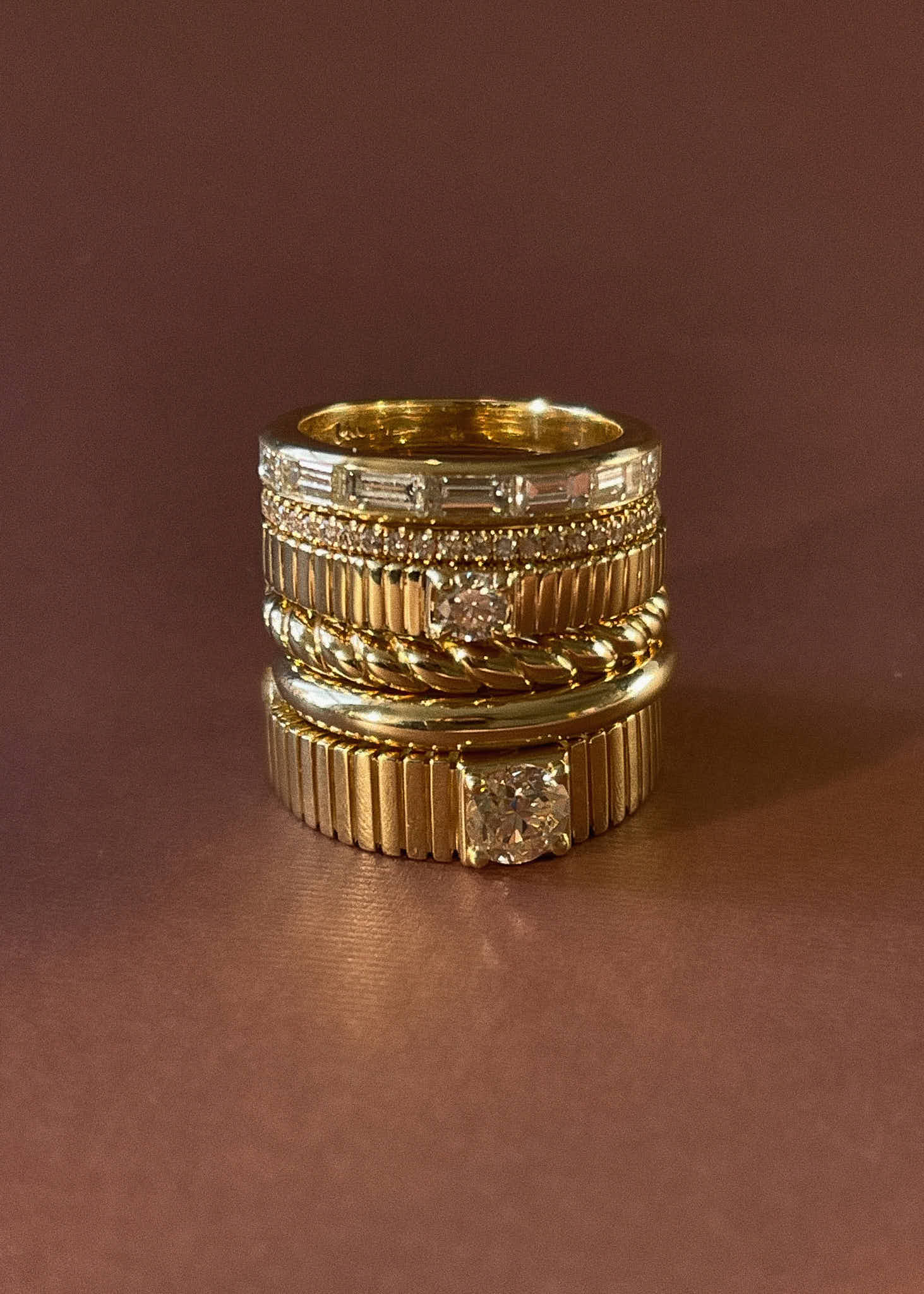 Solis ribbed ring round diamond 1.0 carat